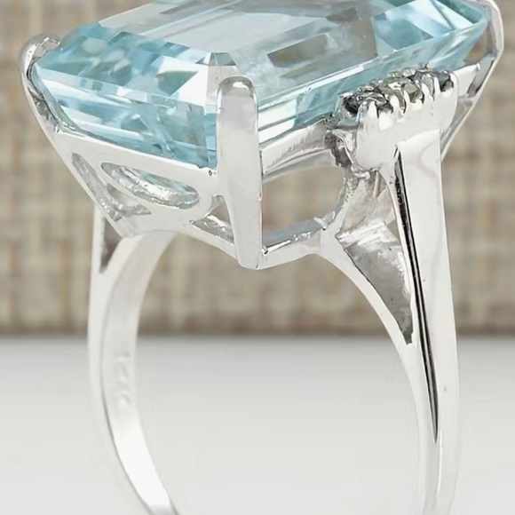 Women's Ocean Blue Large Rectangle Zircon Ring Size 9 - Picture 2 of 7